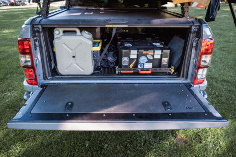 Schowek w klapie Ford Ranger 2012-2022 Schowek w klapie Ford Ranger 2012-2022