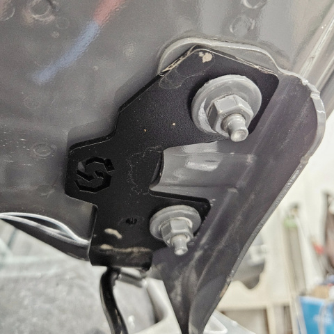 Uchwyty lamp na pokrywę silnika Ford Ranger 2023+ Uchwyty lamp na pokrywę silnika Ford Ranger 2023+
