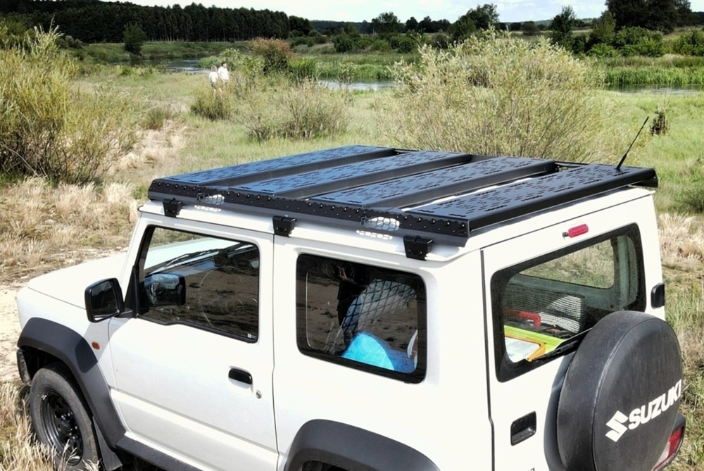 Jakie elementy osprzętu do Suzuki Jimny zamontujesz bez wiercenia i jak zmienią one możliwości auta w terenie